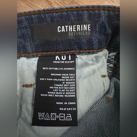 Kut From The Kloth Catherine Mid Rise Boyfriend Medium Wash Size 8 - Picture 10 of 11